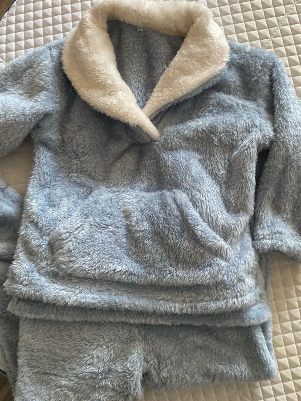 Source Unknown Plush Light Blue and Cream Kids Cozy Set